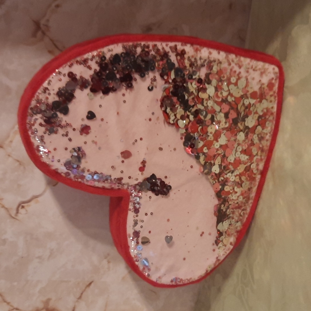 Valentine's Heart shape pillow euc